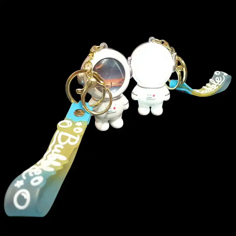 آویز جاکلیدی چراغدار فضانورد سیلیکونی